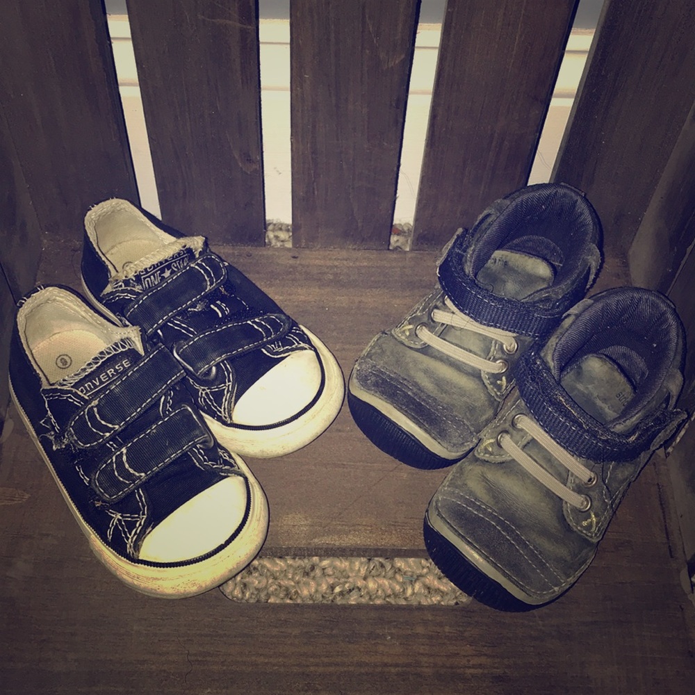 Lot of 2 pairs of toddler shoes size 6